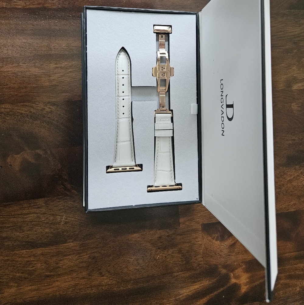 NEW! Longvadon Designer Wome n's Apple Watch Band Size Medium 42/44